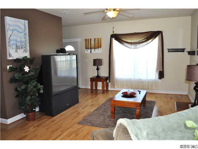 508 Coffeetree Ln, Stanley, NC 28164 photo 3