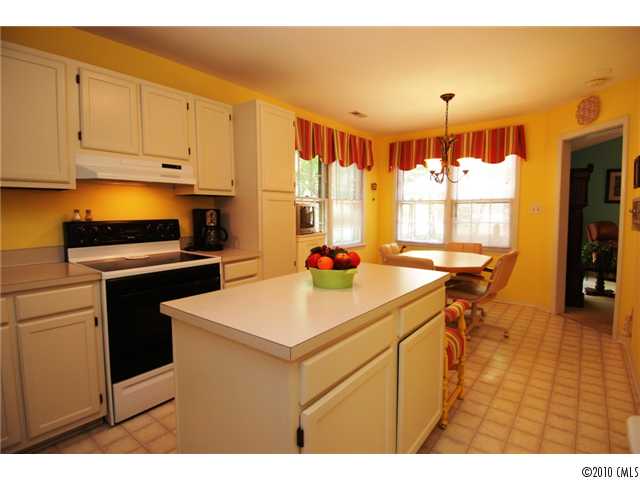 600 Walnut Point Dr, Matthews, NC 28105 photo 12