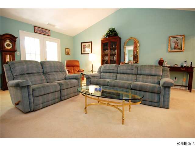 600 Walnut Point Dr, Matthews, NC 28105 photo 5