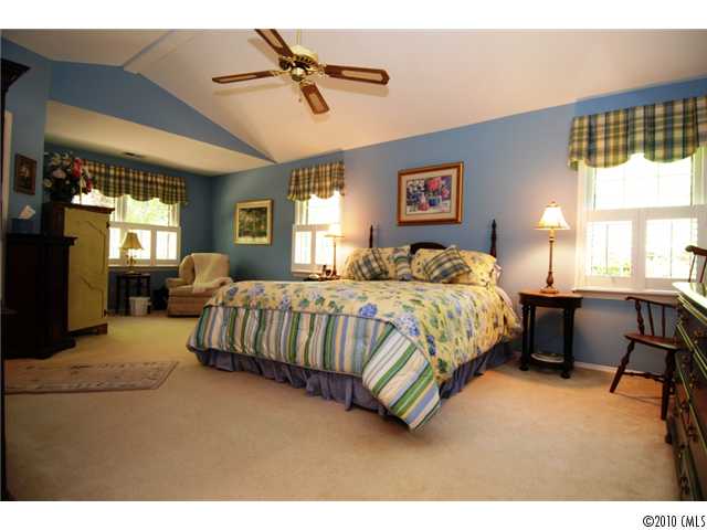 600 Walnut Point Dr, Matthews, NC 28105 photo 3