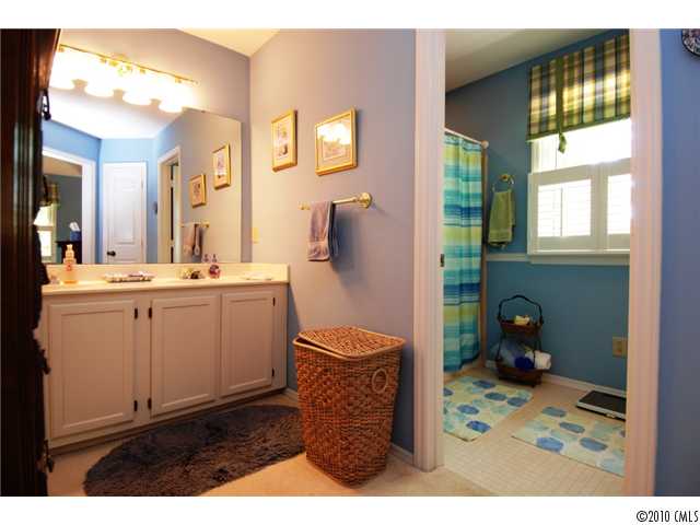 600 Walnut Point Dr, Matthews, NC 28105 photo 8