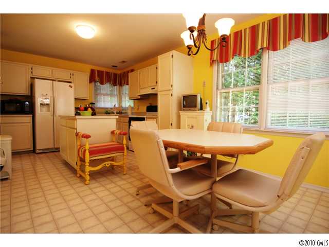 600 Walnut Point Dr, Matthews, NC 28105 photo 4