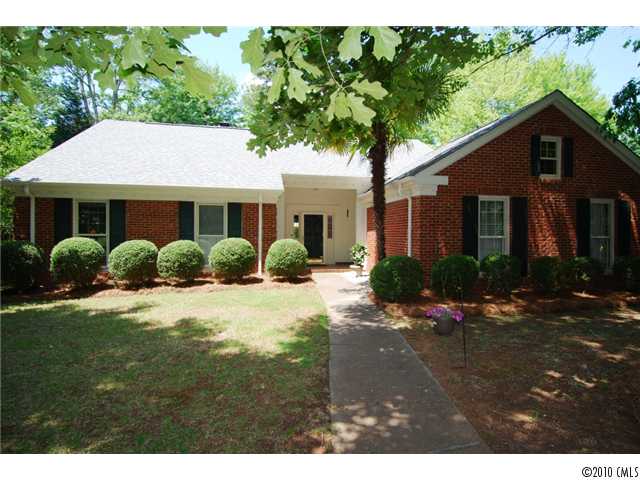 600 Walnut Point Dr, Matthews, NC 28105 photo 1