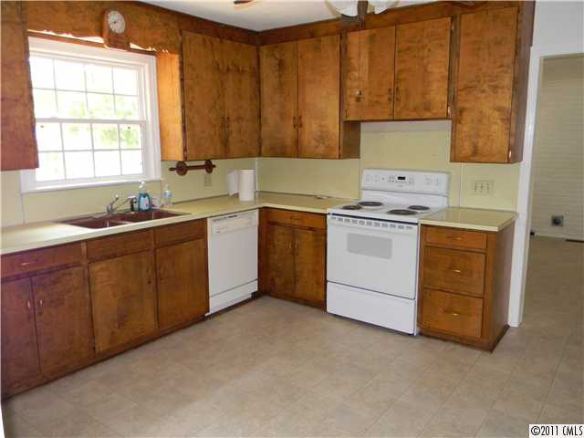502 W Barr St, Lancaster, SC 29720 photo 6