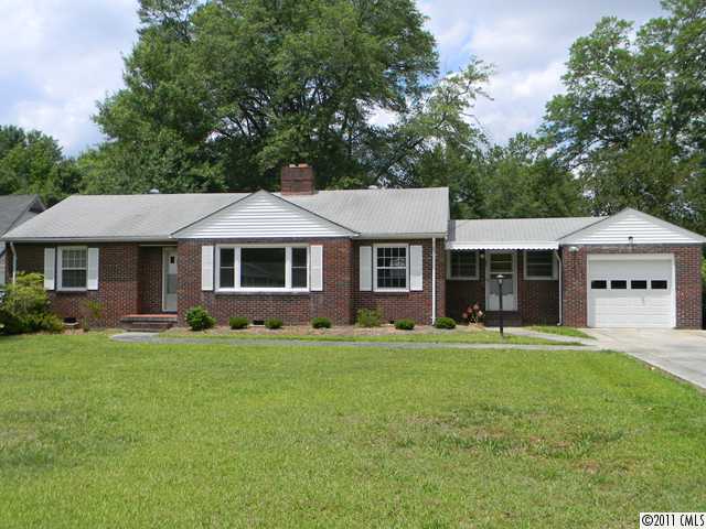 502 W Barr St, Lancaster, SC 29720 photo 1