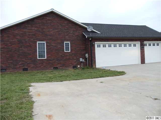 152 Echo Hill Ln, Salisbury, NC 28146 photo 3