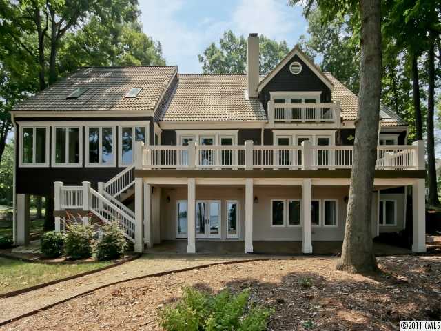 19601 Weavers Cir, Cornelius, NC 28031 photo 3