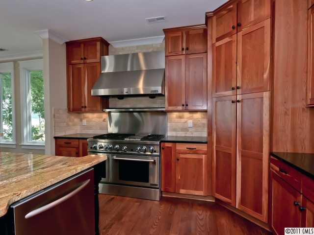 19601 Weavers Cir, Cornelius, NC 28031 photo 4