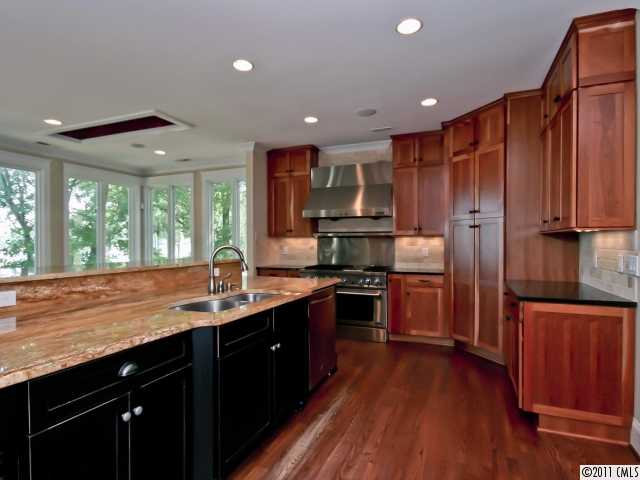 19601 Weavers Cir, Cornelius, NC 28031 photo 5