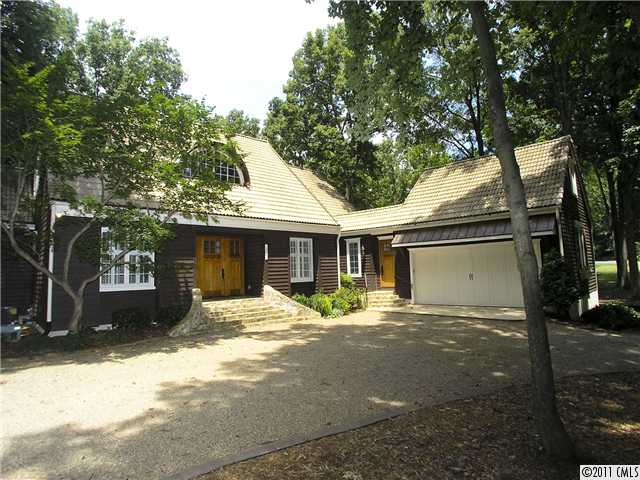 19601 Weavers Cir, Cornelius, NC 28031 photo 1