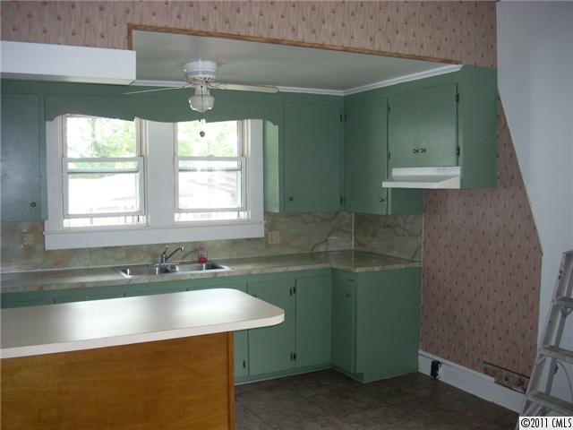 327 Central Ave, Kannapolis, NC 28081 photo 8