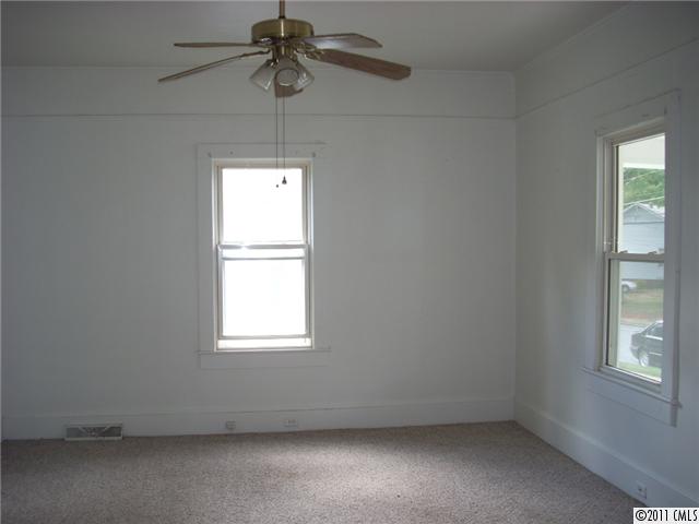 327 Central Ave, Kannapolis, NC 28081 photo 11