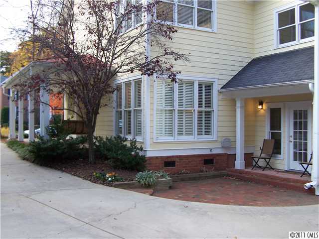 106 Julia Cir, Davidson, NC 28036 photo 4