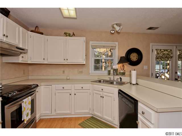 9809 Appleton Ct, Charlotte, NC 28210 photo 6
