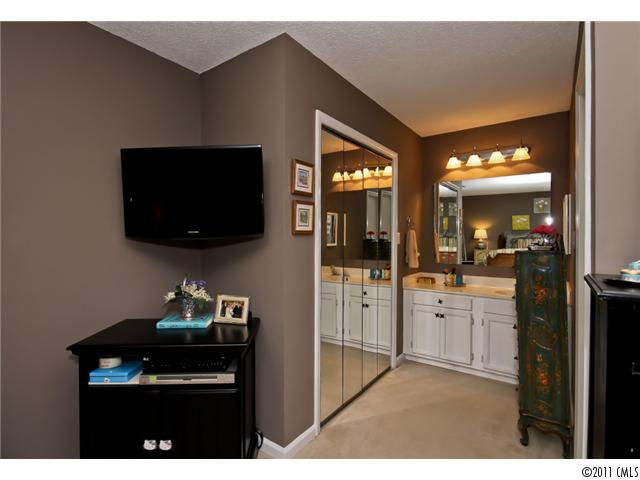 9809 Appleton Ct, Charlotte, NC 28210 photo 12