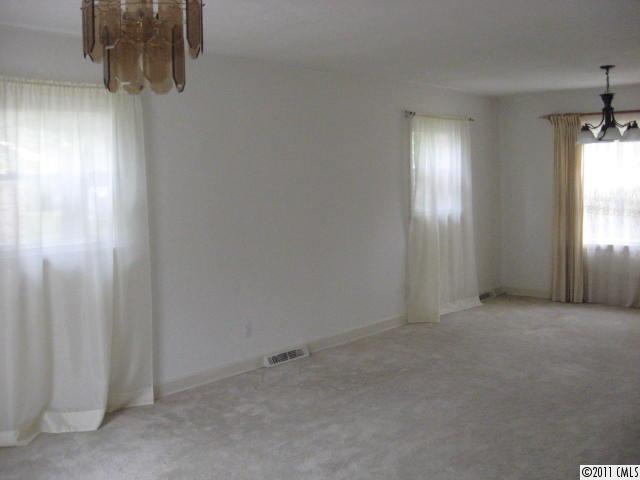 6026 Idlebrook Dr, Charlotte, NC 28212 photo 4