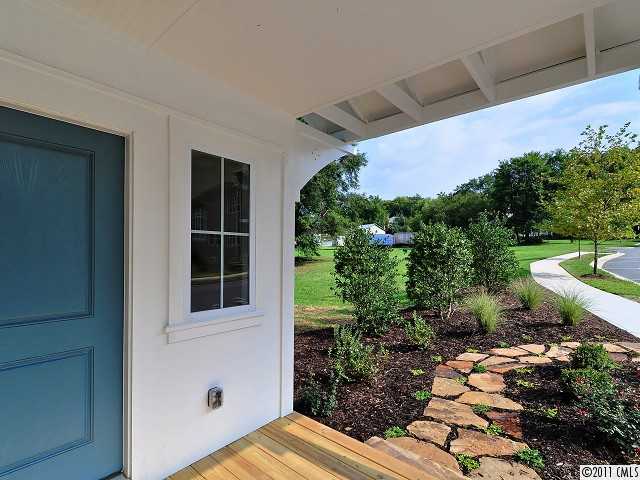 400 Spring St, Davidson, NC 28036 photo 4
