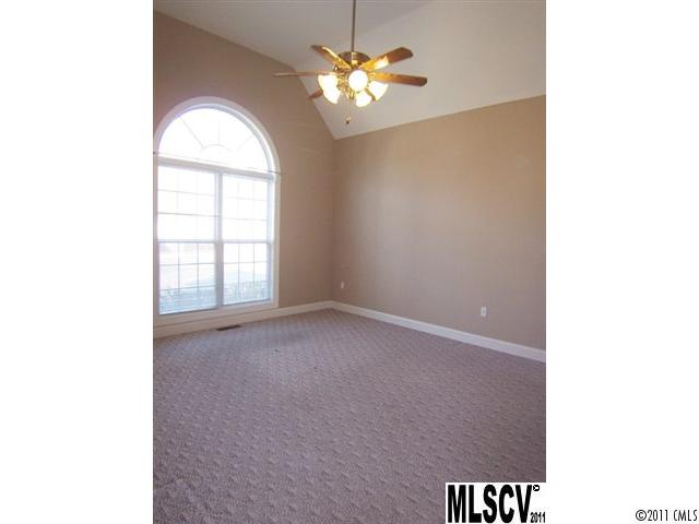 1043 NW 12th Ave, Hickory, NC 28601 photo 2