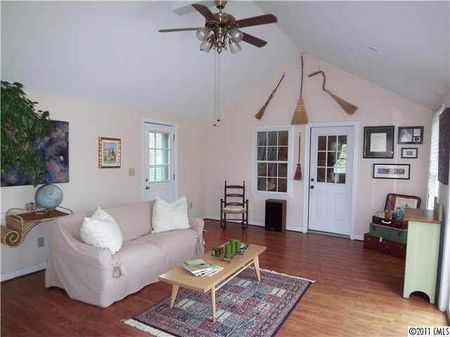 21016 Lagoona Dr, Cornelius, NC 28031 photo 2