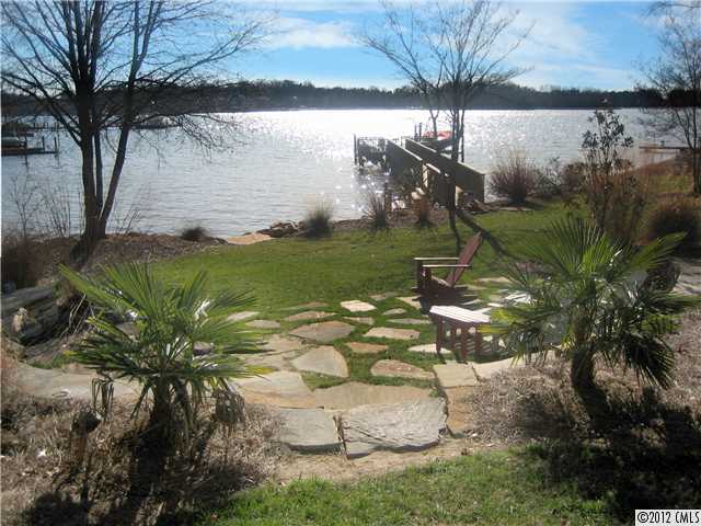 21035 Lakeview Cir, Cornelius, NC 28031 photo 1