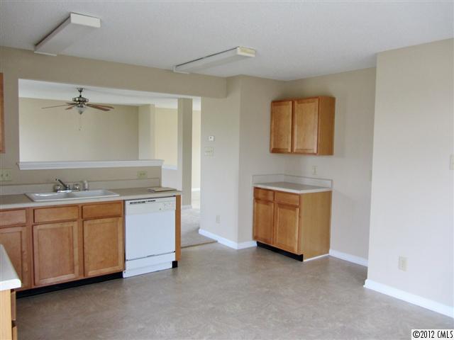 141 Longlea Dr, Clover, SC 29710 photo 2
