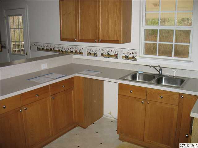 314 E Village Dr, Monroe, NC 28112 photo 5