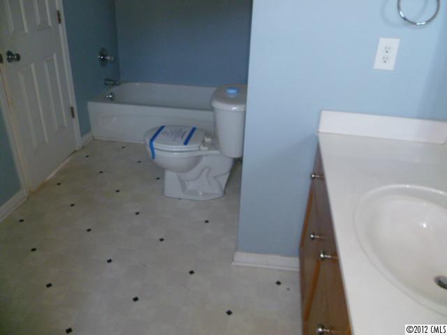 314 E Village Dr, Monroe, NC 28112 photo 9