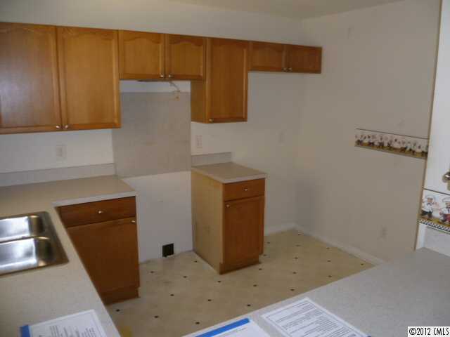 314 E Village Dr, Monroe, NC 28112 photo 4