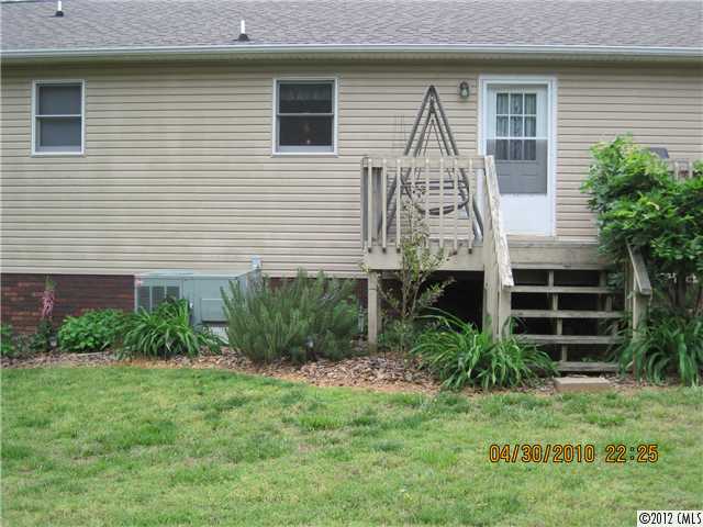 227 E 9th St, Oakboro, NC 28129 photo 9