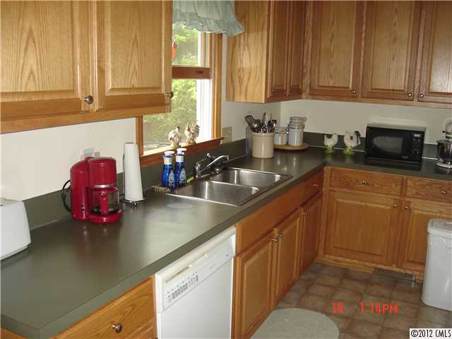 227 E 9th St, Oakboro, NC 28129 photo 6