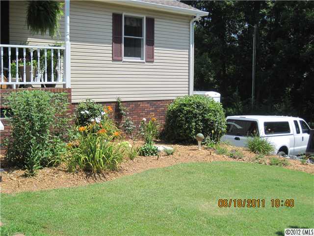 227 E 9th St, Oakboro, NC 28129 photo 4