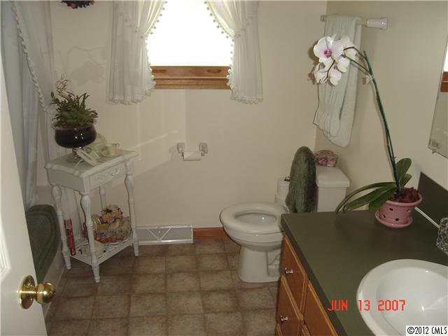 227 E 9th St, Oakboro, NC 28129 photo 7