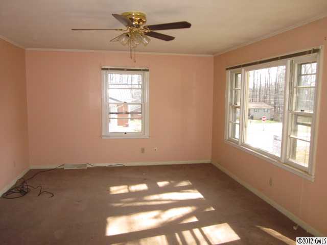 37 E J St, Maiden, NC 28650 photo 3