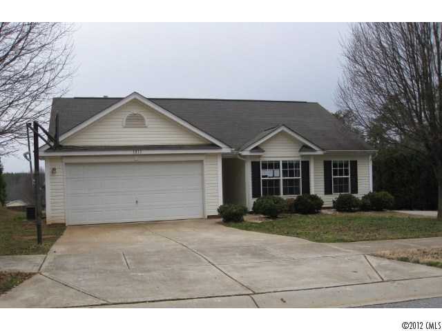 1811 Wagner Pointe Dr, Conover, NC 28613 photo 1