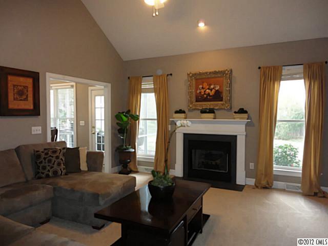 225 Lingle Dr, Davidson, NC 28036 photo 2
