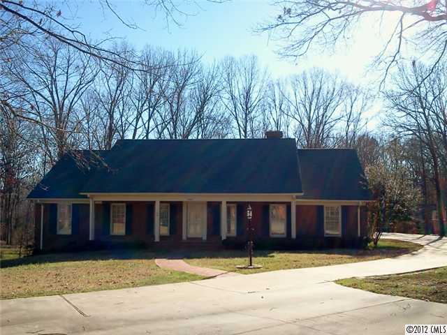 929 Forest Dr, Lancaster, SC 29720 photo 1