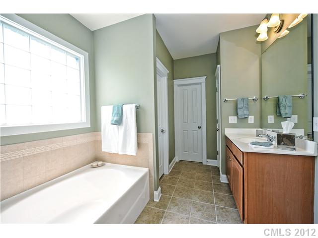 822 Brooksmill Dr, Tega Cay, SC 29708 photo 9