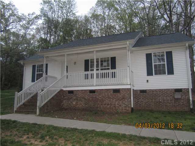 2010 E Stadium Dr, Eden, NC 27288 photo 1