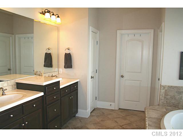 18533 Rollingdale Ln, Davidson, NC 28036 photo 9