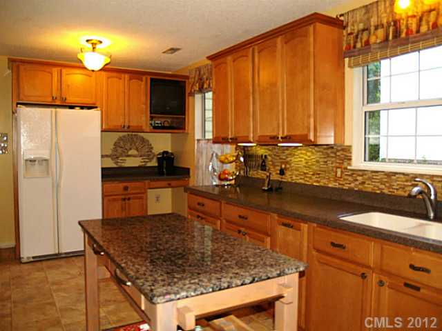13710 Portpatrick Ln, Matthews, NC 28105 photo 4