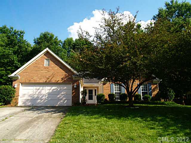 13710 Portpatrick Ln, Matthews, NC 28105 photo 1