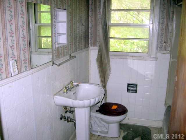 108 Stewart St, Biscoe, NC 27209 photo 2