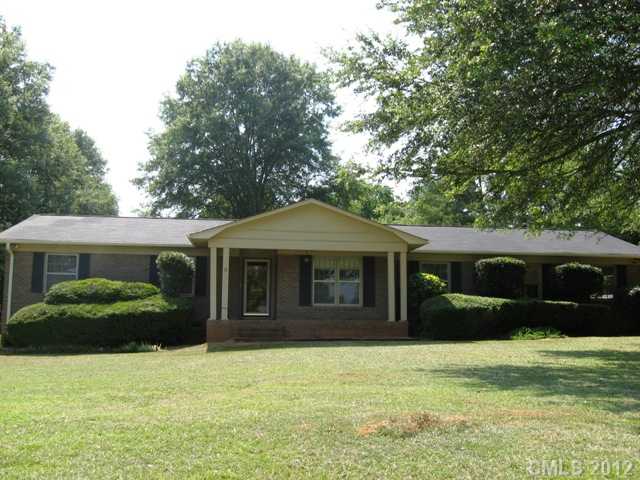 2059 Strafford Dr, Lancaster, SC 29720 photo 1