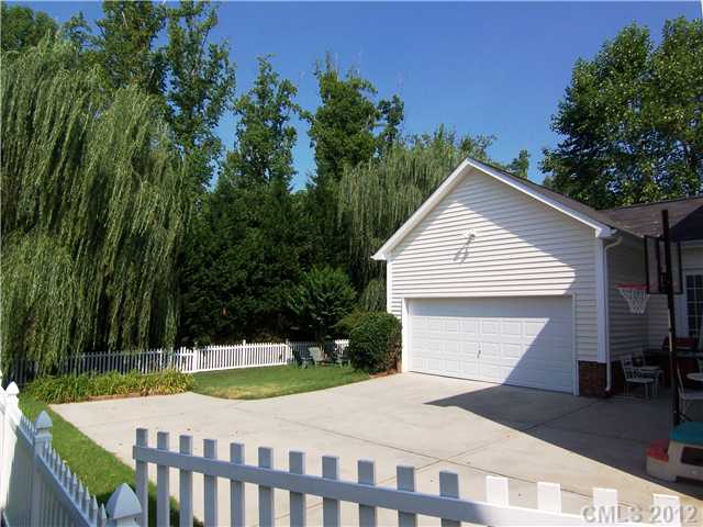 10008 Willow Leaf Ln, Cornelius, NC 28031 photo 2