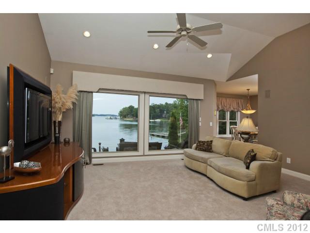 8281 Paytons Pointe Ln, Denver, NC 28037 photo 4