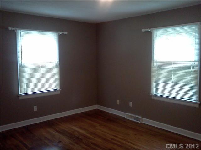 321 E 19th St, Kannapolis, NC 28083 photo 5