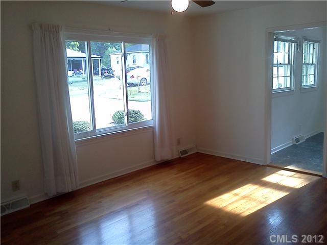 321 E 19th St, Kannapolis, NC 28083 photo 4