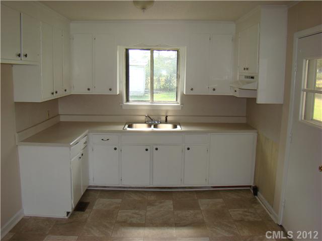 594 Ginger Cake Rd, Lancaster, SC 29720 photo 4