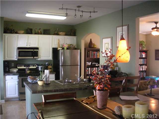 9237 Glenashley Dr, Cornelius, NC 28031 photo 2