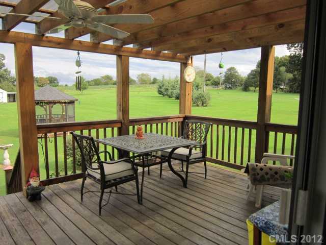 114 Rabbit Hwy, Harmony, NC 28634 photo 8